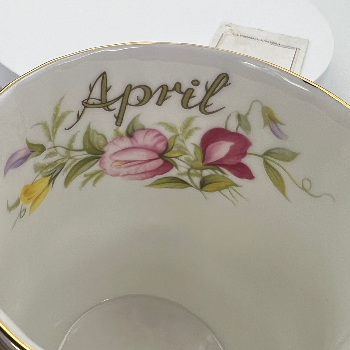 Mug Tazza in porcellana Royal Albert con mese di APRILE Flower of the Month 900 Categoria  Servizio tazze - Tazze