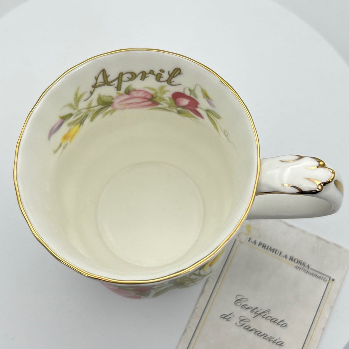 Mug Tazza in porcellana Royal Albert con mese di APRILE Flower of the Month 900 Categoria  Servizio tazze - Tazze
