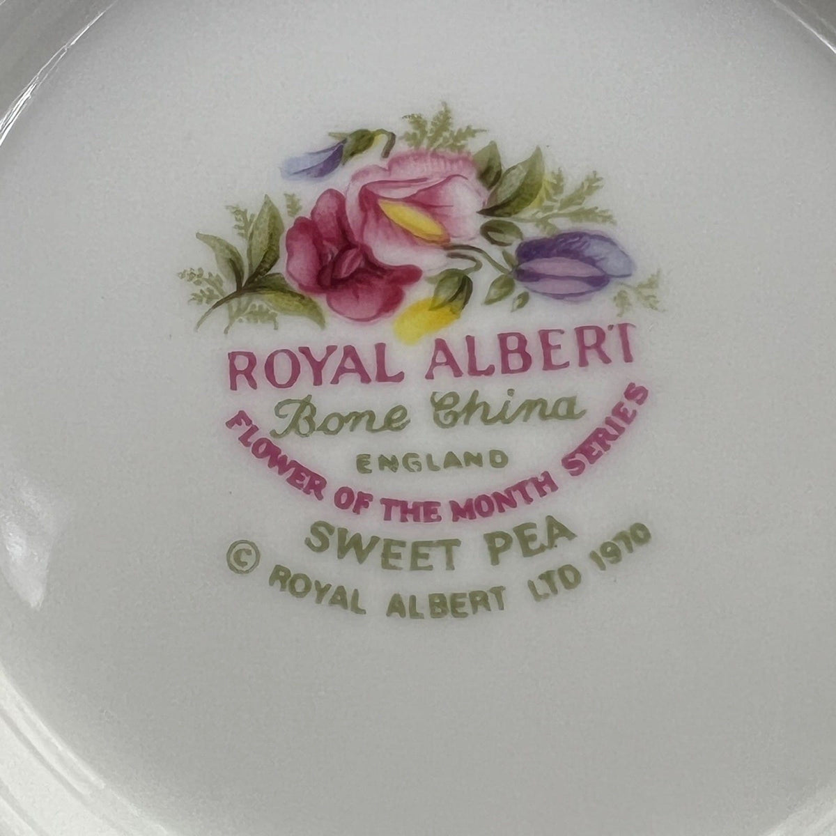 Mug Tazza in porcellana Royal Albert con mese di APRILE Flower of the Month 900 Categoria  Servizio tazze - Tazze