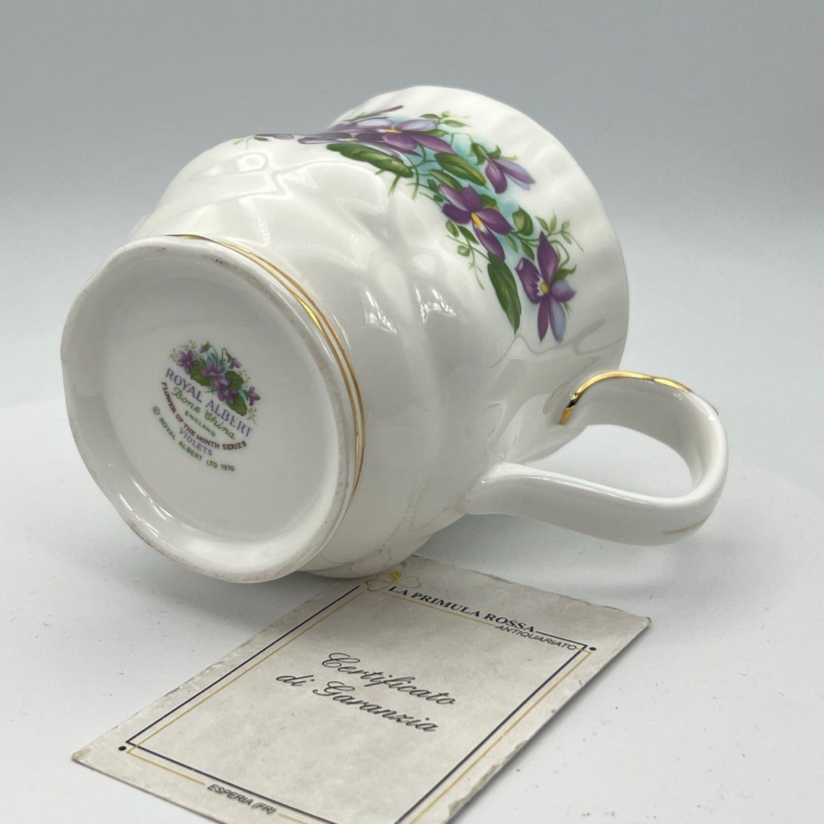 Mug Tazza in porcellana Royal Albert con mese di FEBBRAIO Flower of the Month Categoria  Servizio tazze - Tazze