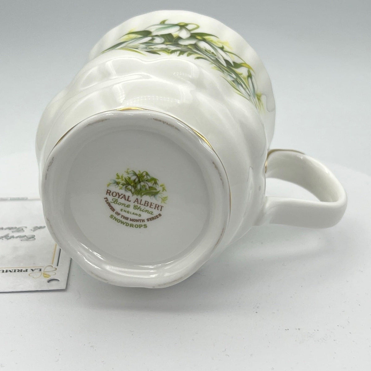 Mug Tazza in porcellana Royal Albert con mese di GENNAIO Flower of the Month 900 Categoria  Servizio tazze - Tazze