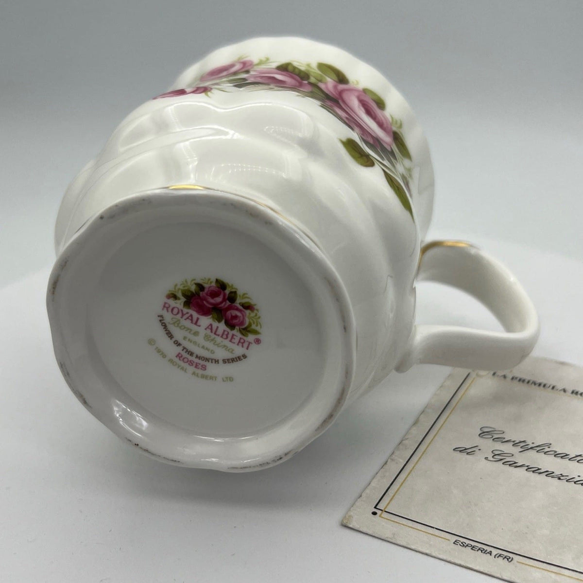 Mug Tazza in porcellana Royal Albert con mese di GIUGNO Flower of the Month 900 Categoria  Servizio tazze - Tazze