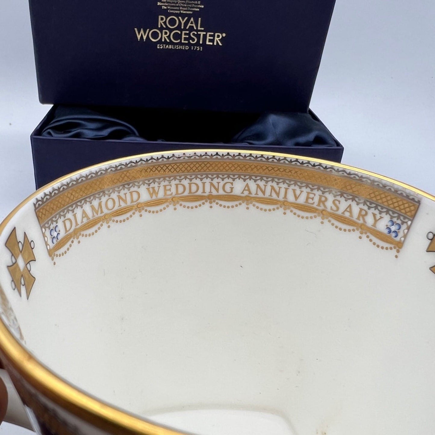 Mug Tazza Vintage Inglese Regina Elisabetta Casa Reale Matrimonio Nozze Diamante Categoria  Arte e antiquariato:Porcellana e ceramica:Piatti commemorativi