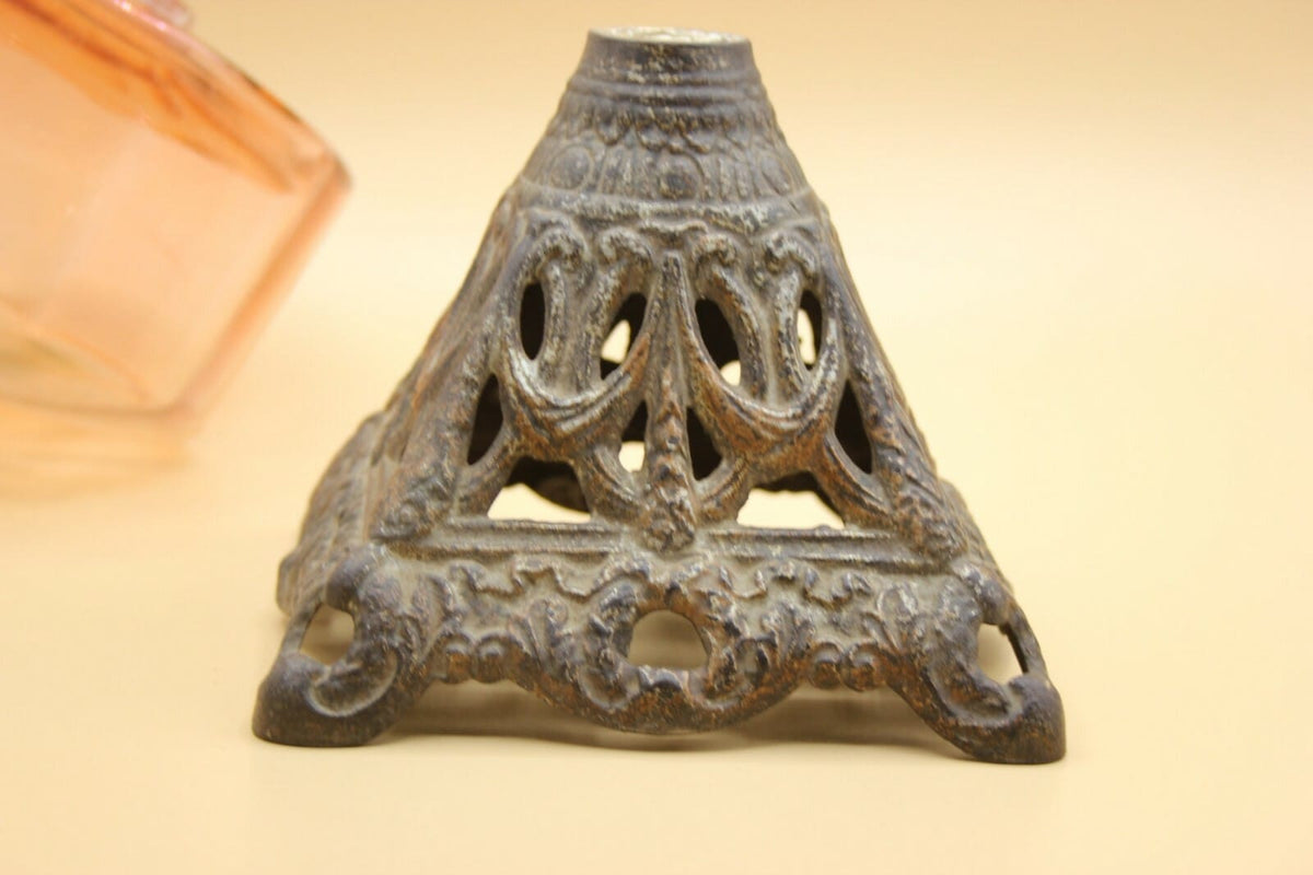 Pezzi ricambi Antico lume lampada a petrolio base in ghisa bruciatore regolatore Categoria  Arte e antiquariato:Arredamento d'antiquariato:Complementi d'arredo:Lampade, lampadari e applique