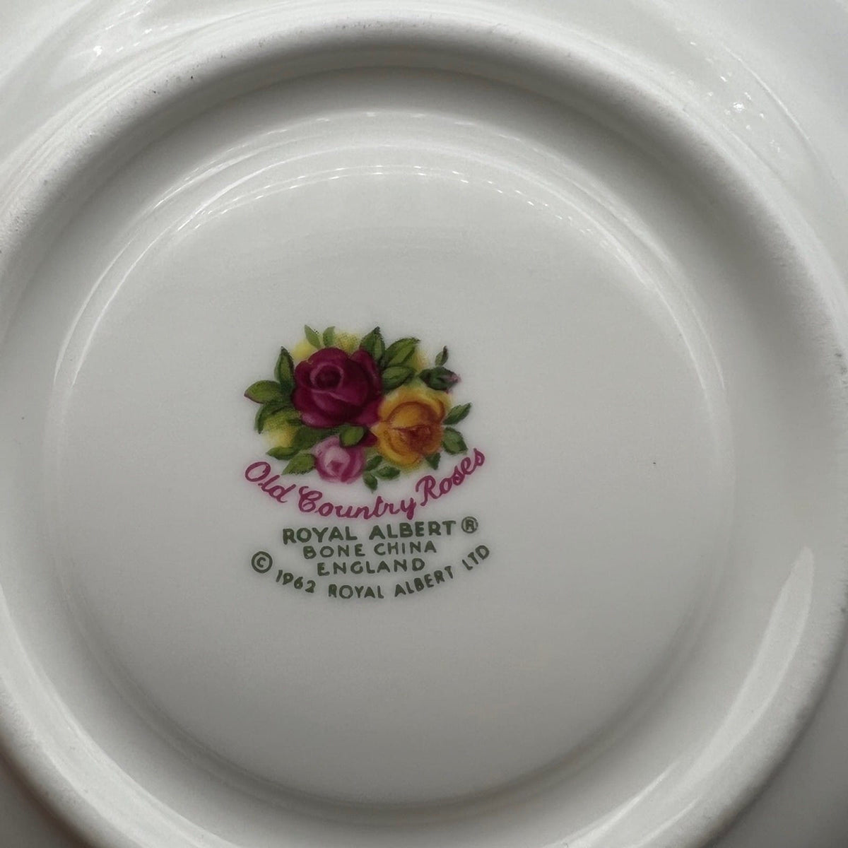 Piattino da tè The in porcellana Royal Albert serie Old Country Roses 1962 14 cm Categoria  Piatti e Piattini