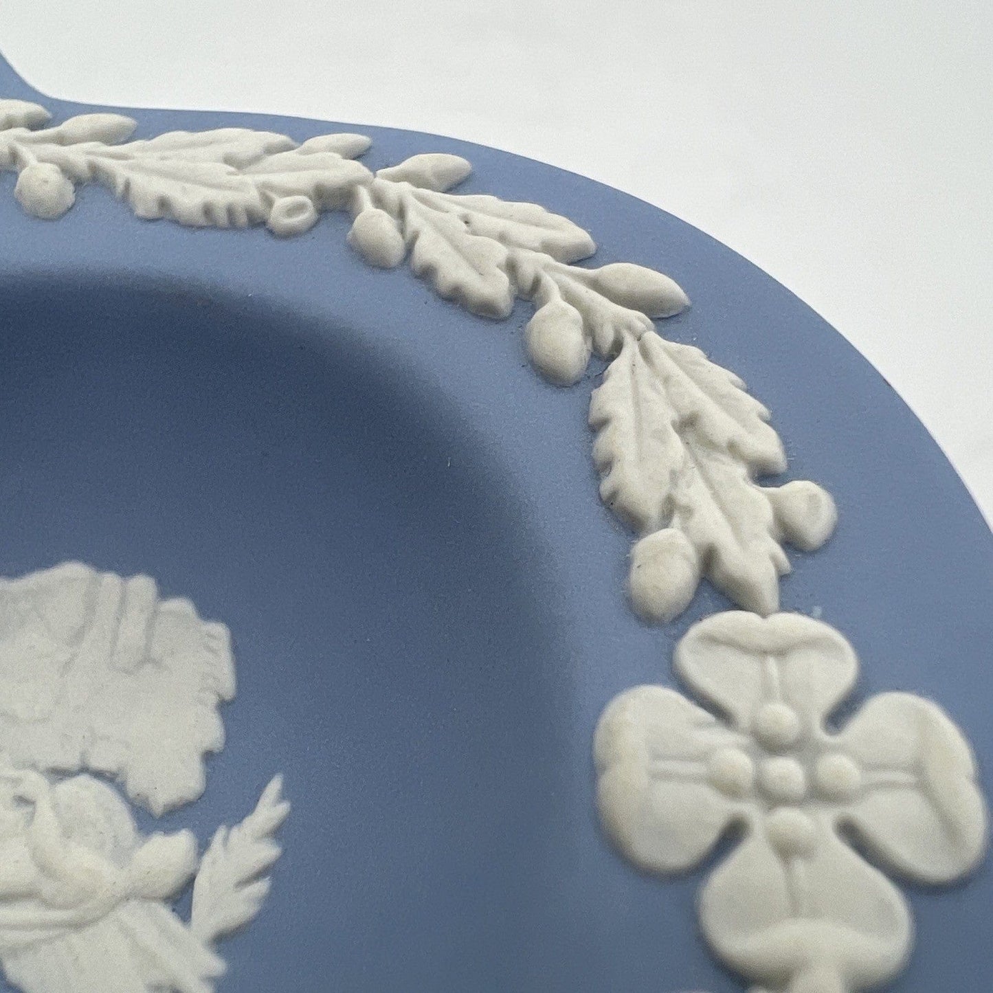 Piattino in porcellana Inglese Wedgwood Celeste Azzurro Vintage Trifoglio 1977 Categoria  Vasi e Portafiori