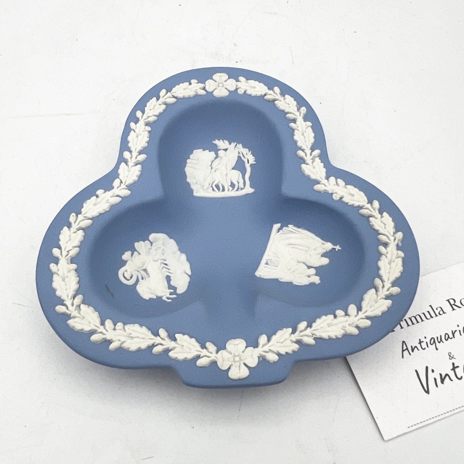 Piattino in porcellana Inglese Wedgwood Celeste Azzurro Vintage Trifoglio 1977 Categoria  Vasi e Portafiori