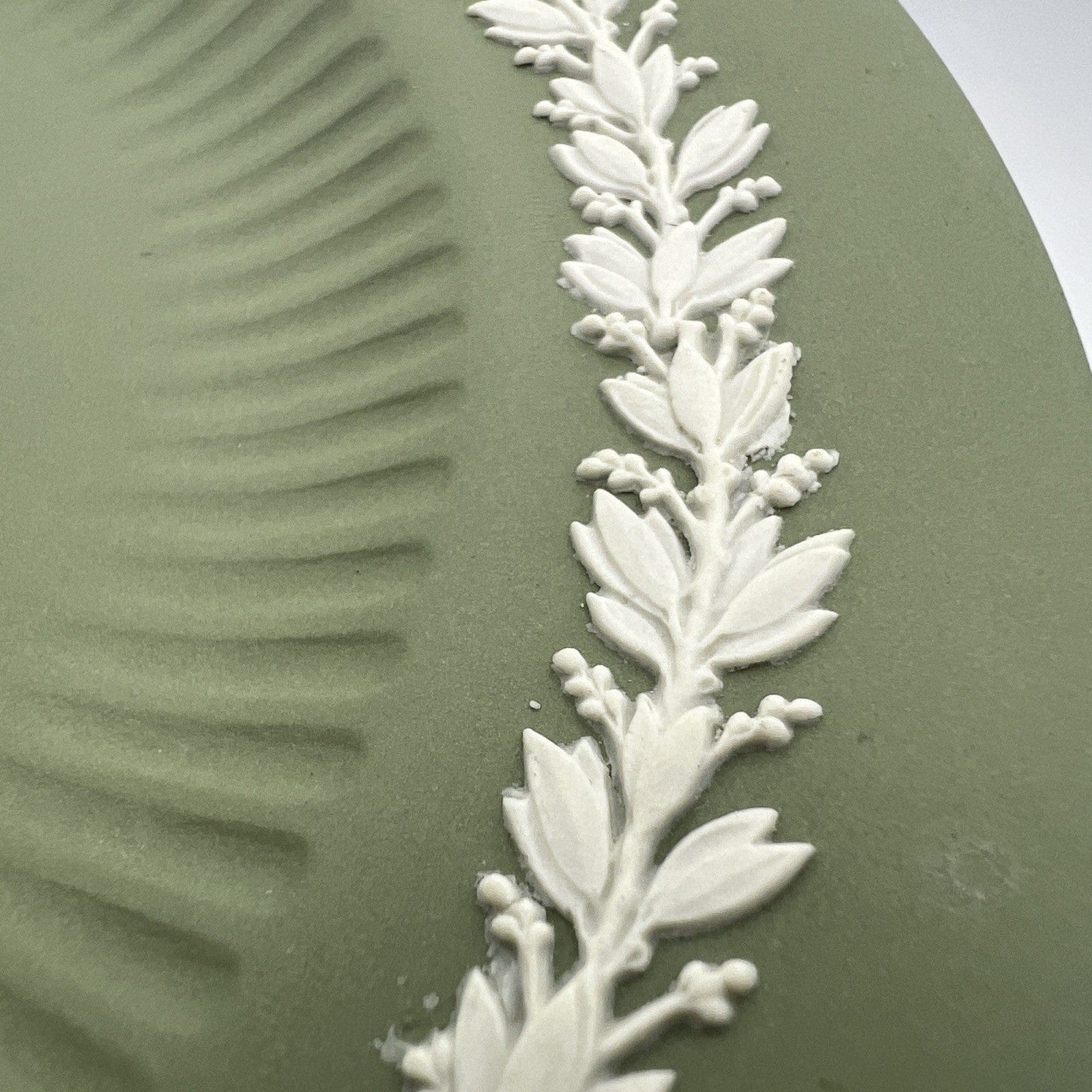 Piattino in porcellana Inglese Wedgwood verde Vintage stile neoclassico 900 Categoria  Vasi e Portafiori