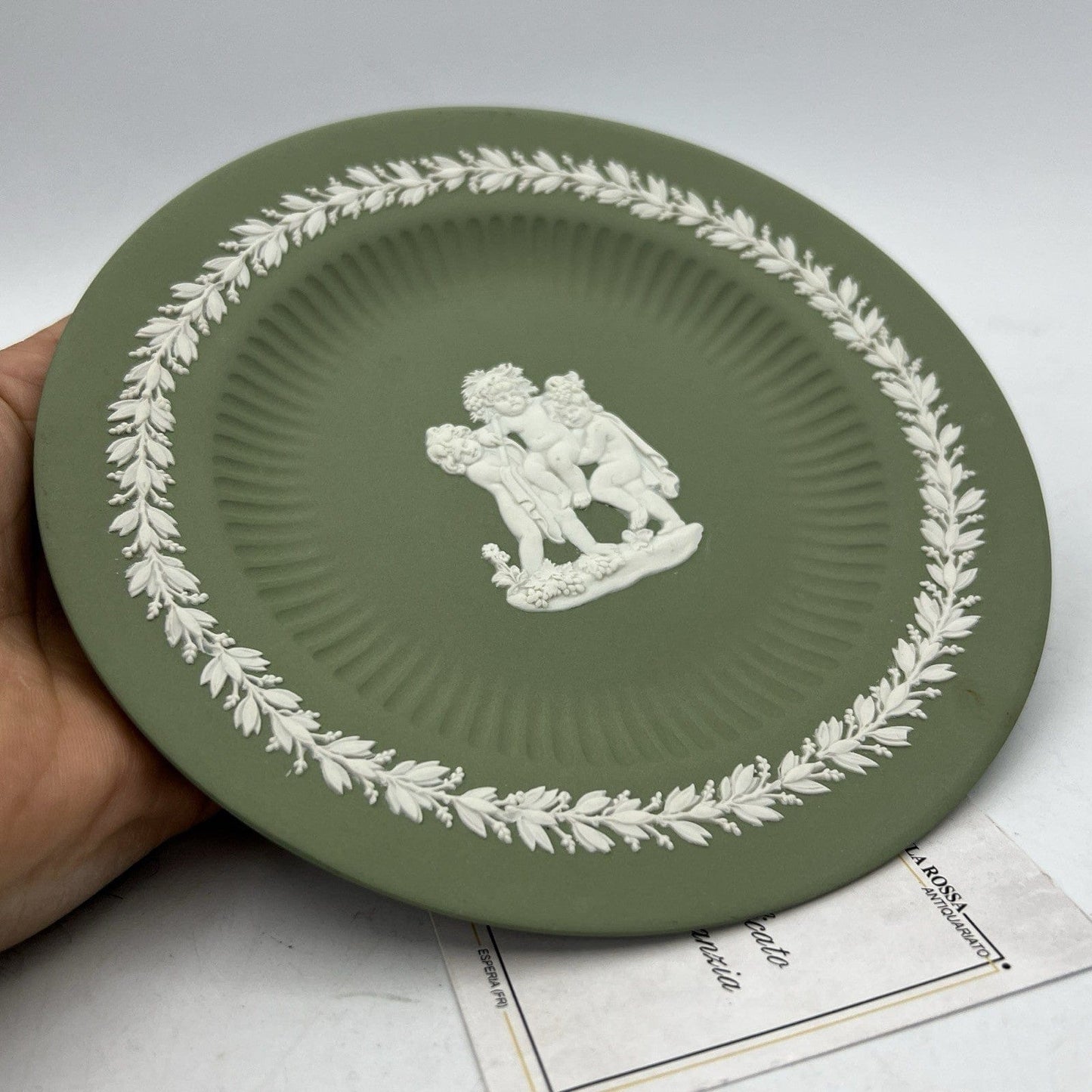 Piattino in porcellana Inglese Wedgwood verde Vintage stile neoclassico 900 Categoria  Vasi e Portafiori