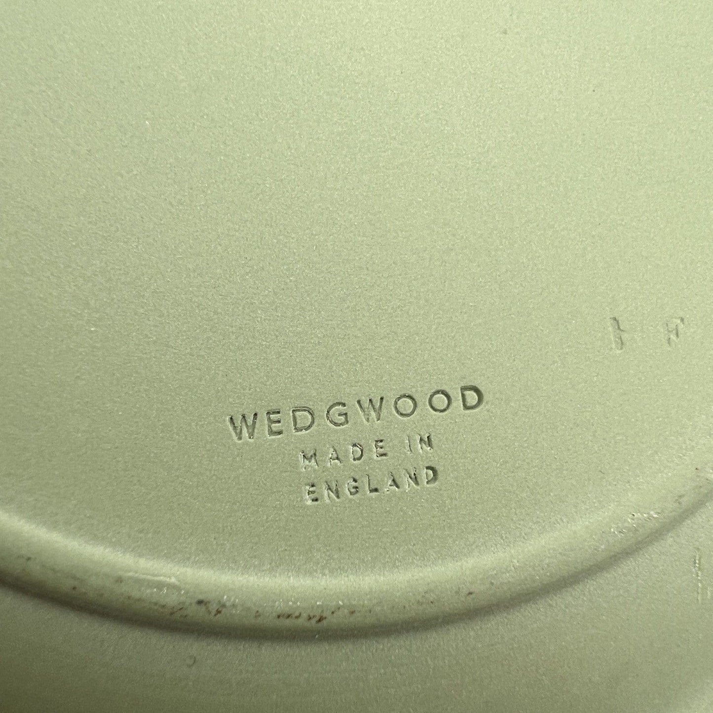 Piattino in porcellana Inglese Wedgwood verde Vintage stile neoclassico 900 Categoria  Vasi e Portafiori