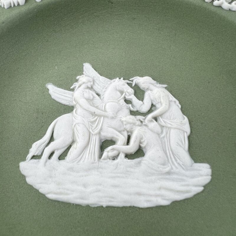 Piattino in porcellana Inglese Wedgwood verde Vintage stile neoclassico 900 Categoria  Vasi e Portafiori