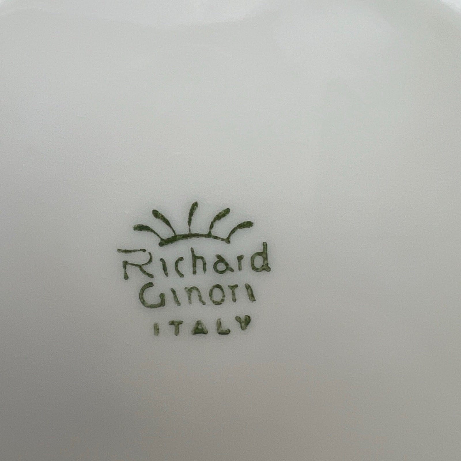 Piattino sottotazza antico in porcellana Vecchio Richard Ginori per servizio the Categoria  Servizio tazze - Tazze