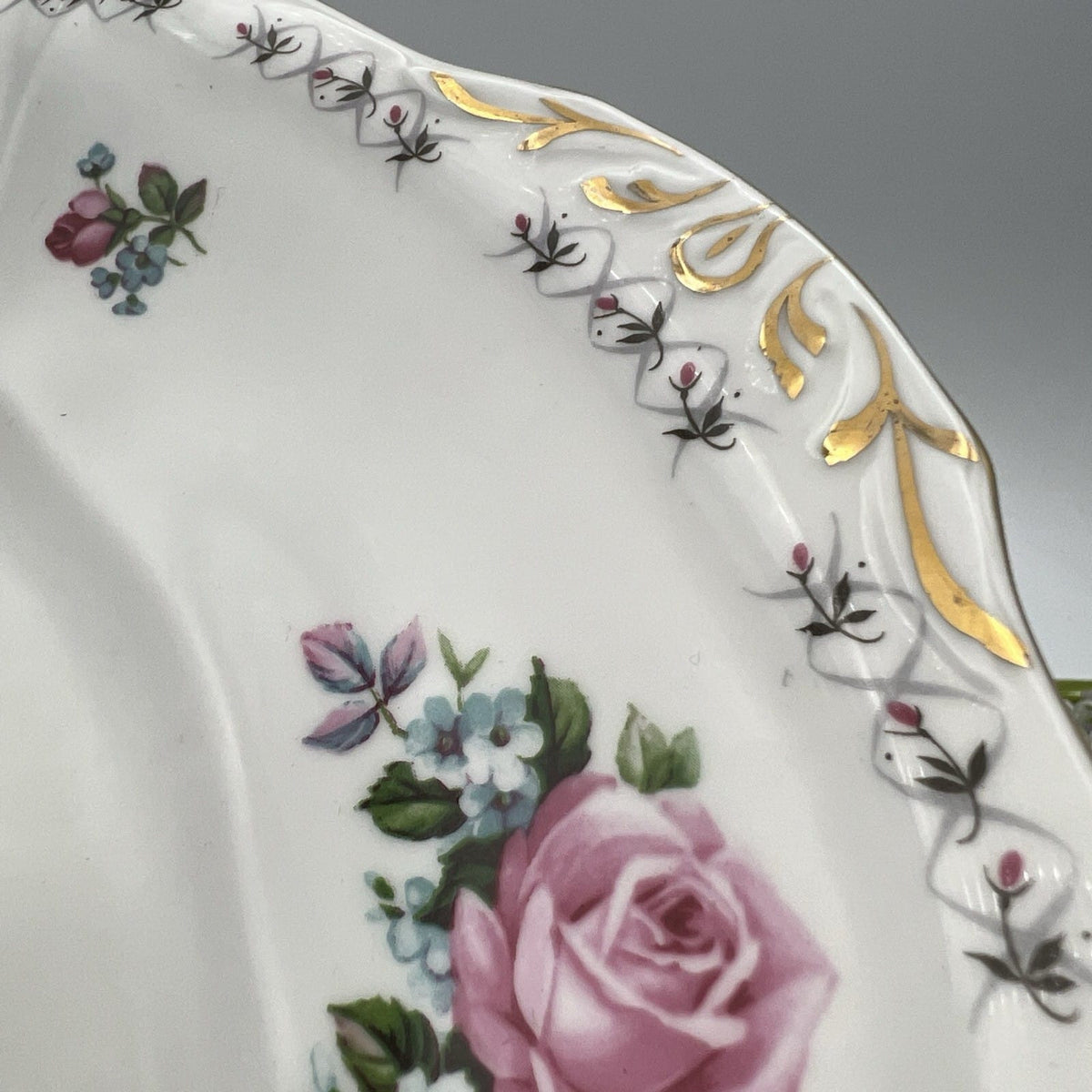 Piatto antico vassoio in porcellana per dolci decorato Con Rose da portata '60 Categoria  Piatti Vassoio