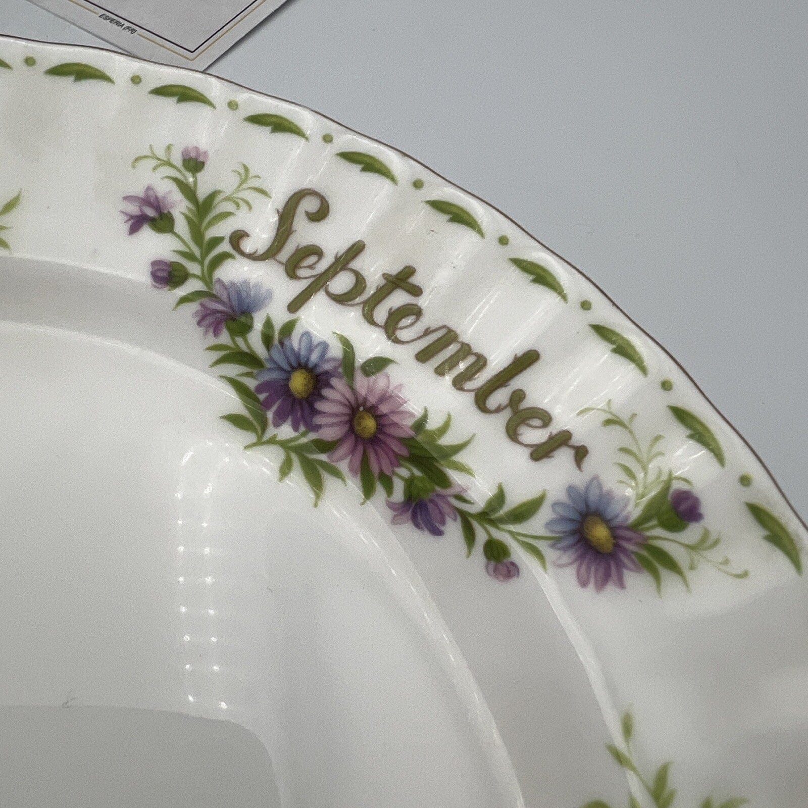 Piatto da dolce per frutta Royal Albert con mese Flower Of The Month SETTEMBRE Categoria  Servizio tazze - Tazze