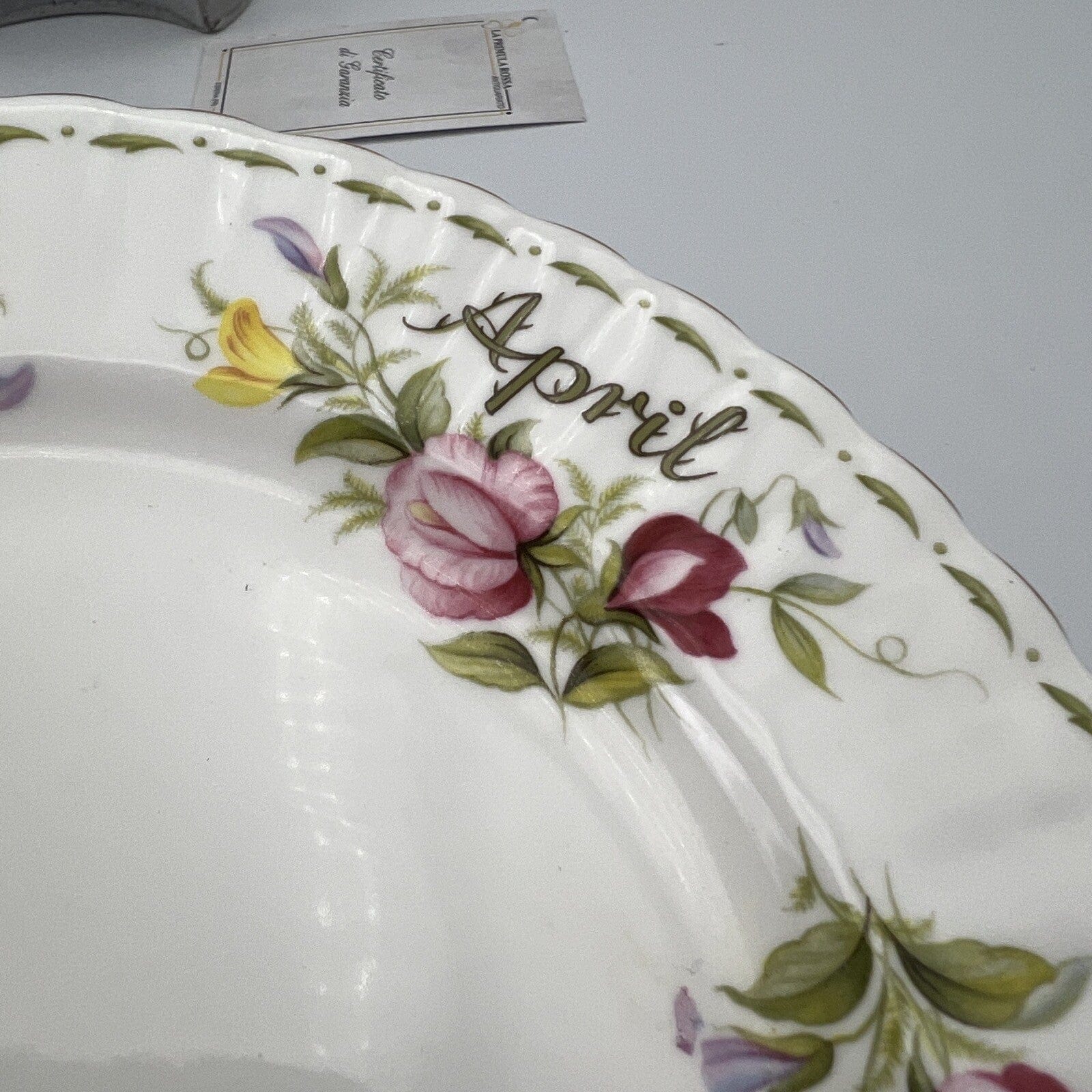 Piatto da dolce per frutta Royal Albert con mese Flower Of The Tè Month APRILE Categoria  Servizio tazze - Tazze