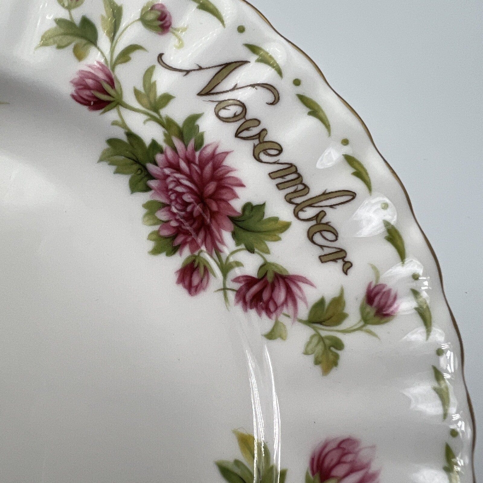 Piatto da dolce per frutta Royal Albert con mese Flower Of The Tè Month NOVEMBRE Categoria  Servizio tazze - Tazze
