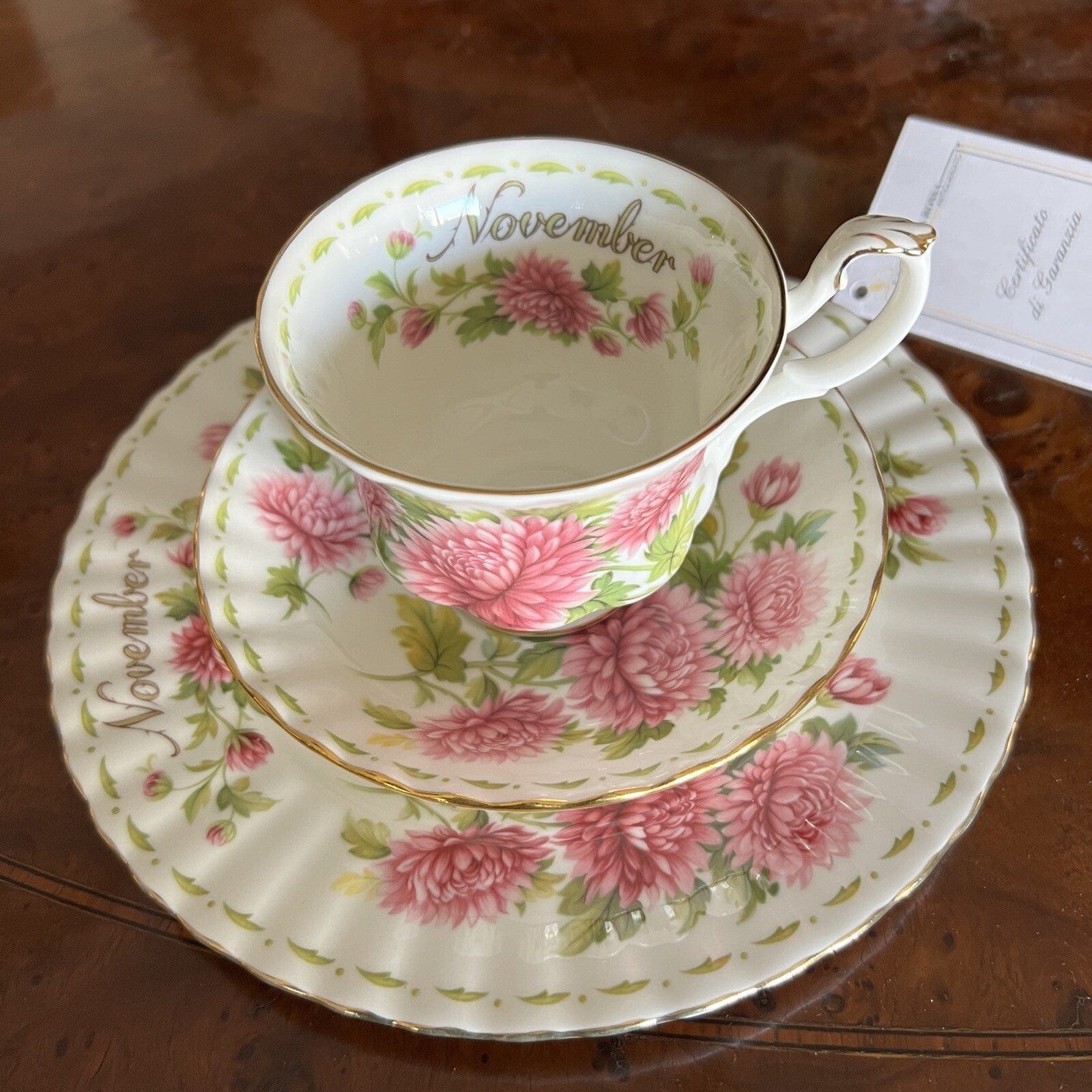 Piatto da dolce per frutta Royal Albert con mese Flower Of The Tè Month NOVEMBRE Categoria  Servizio tazze - Tazze