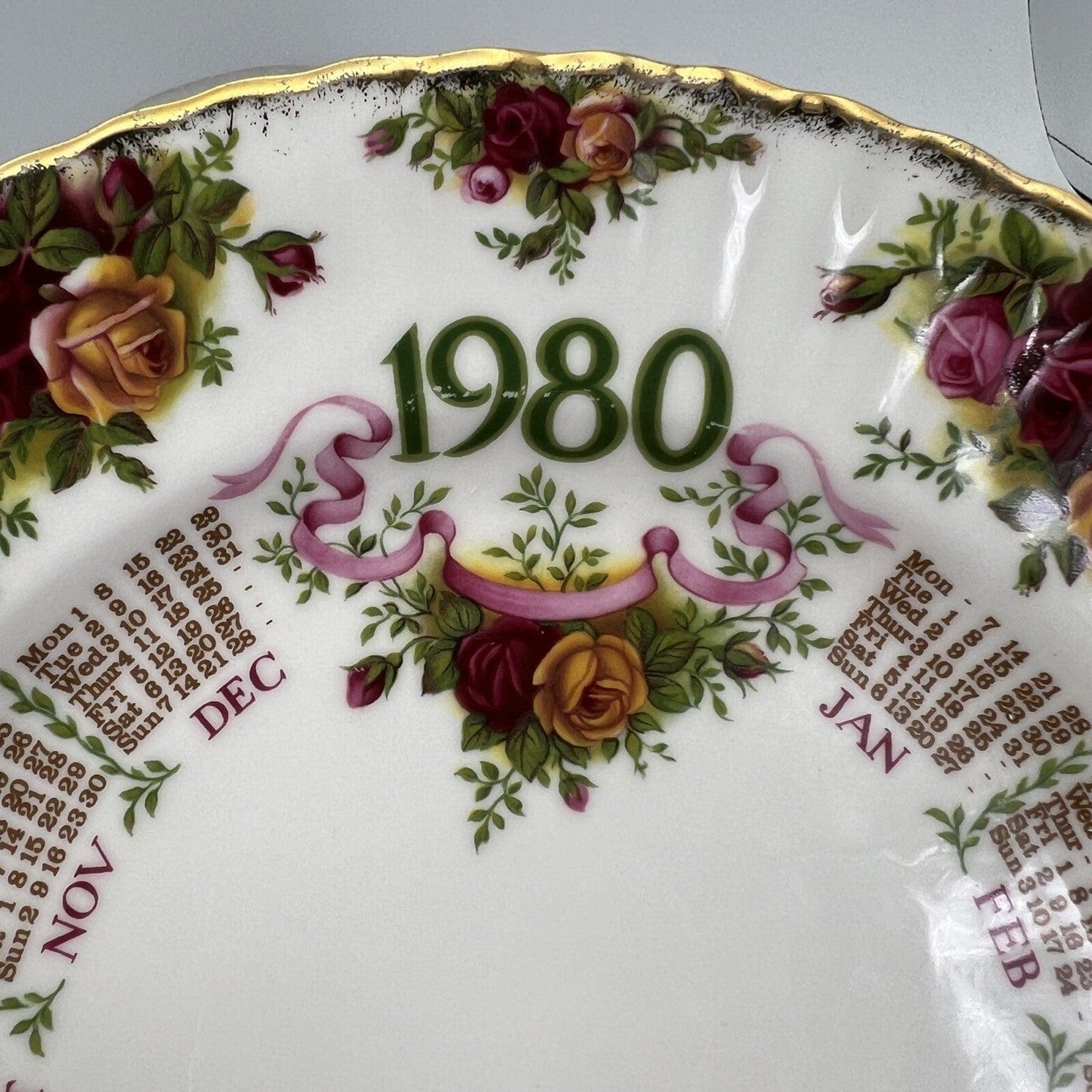 Piatto decorativo Caldario Anno 1980 Porcellana Royal Albert Old Country Roses Categoria  Piatti e Piattini