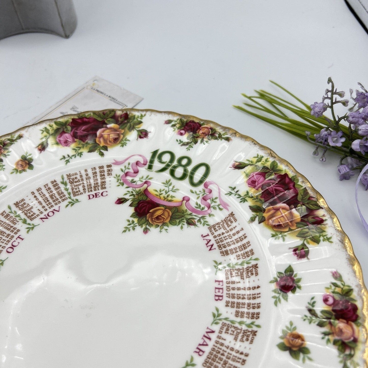 Piatto decorativo Caldario Anno 1980 Porcellana Royal Albert Old Country Roses Categoria  Piatti e Piattini