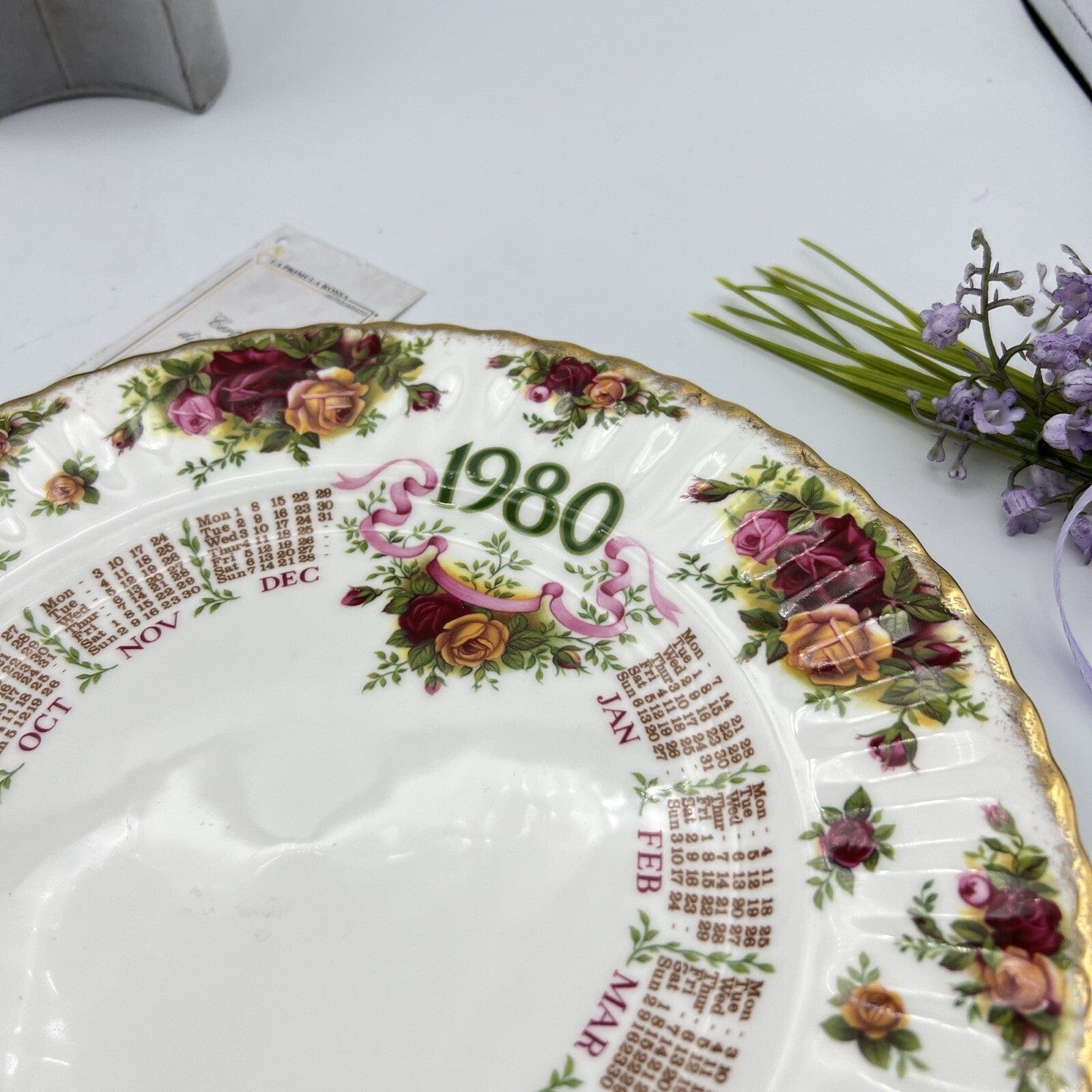 Piatto decorativo Caldario Anno 1980 Porcellana Royal Albert Old Country Roses Categoria  Piatti e Piattini