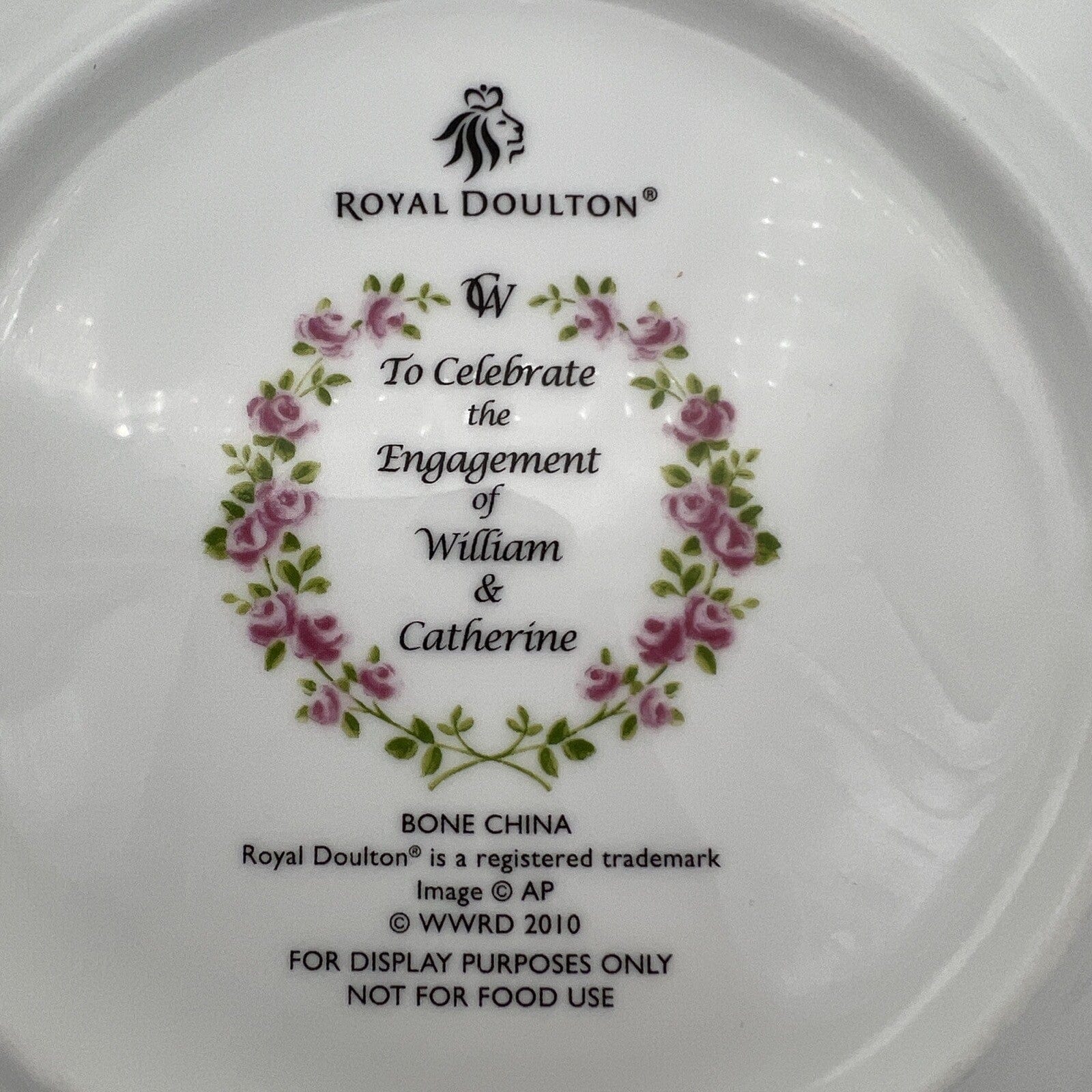 Piatto in porcellana Inglese da collezione Matrimonio Casa Reale William e Kate Categoria  Boccali