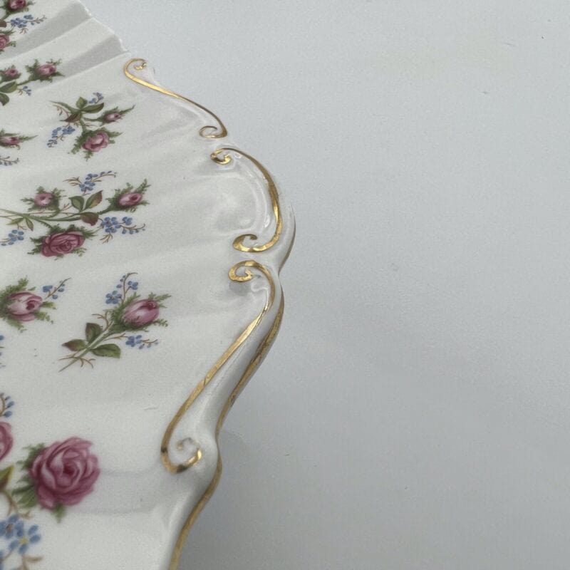 Piatto vassoio in porcellana  Royal Albert per dolci da portata decoro Rose 1970 Categoria  Piatti Vassoio
