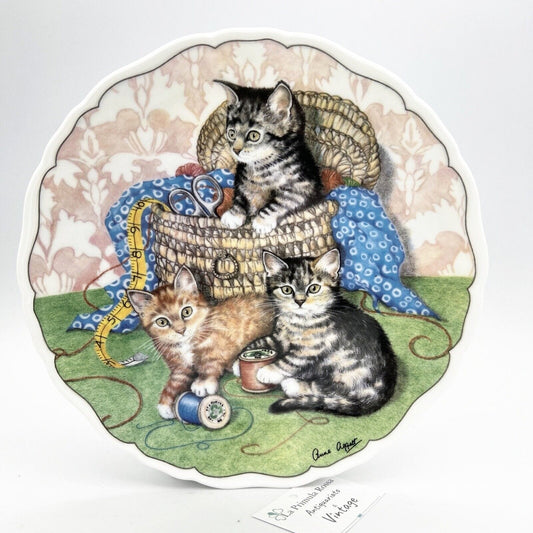 Piatto vintage in porcellana da collezione Royal Albert Gatti Gatto Gattini Categoria  Piatti e Piattini