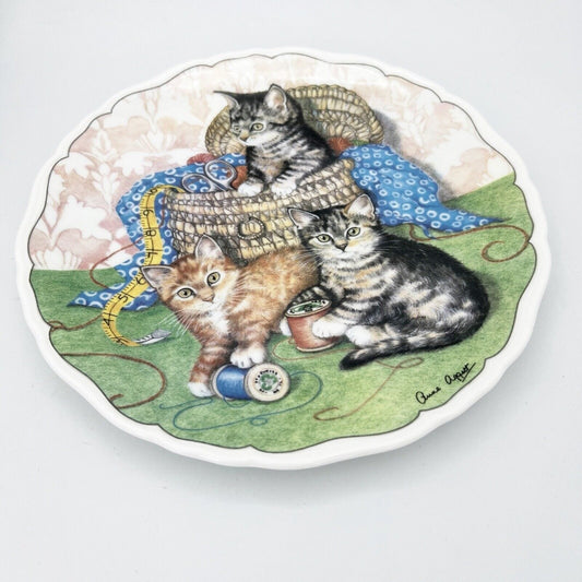 Piatto vintage in porcellana da collezione Royal Albert Gatti Gatto Gattini Categoria  Piatti e Piattini