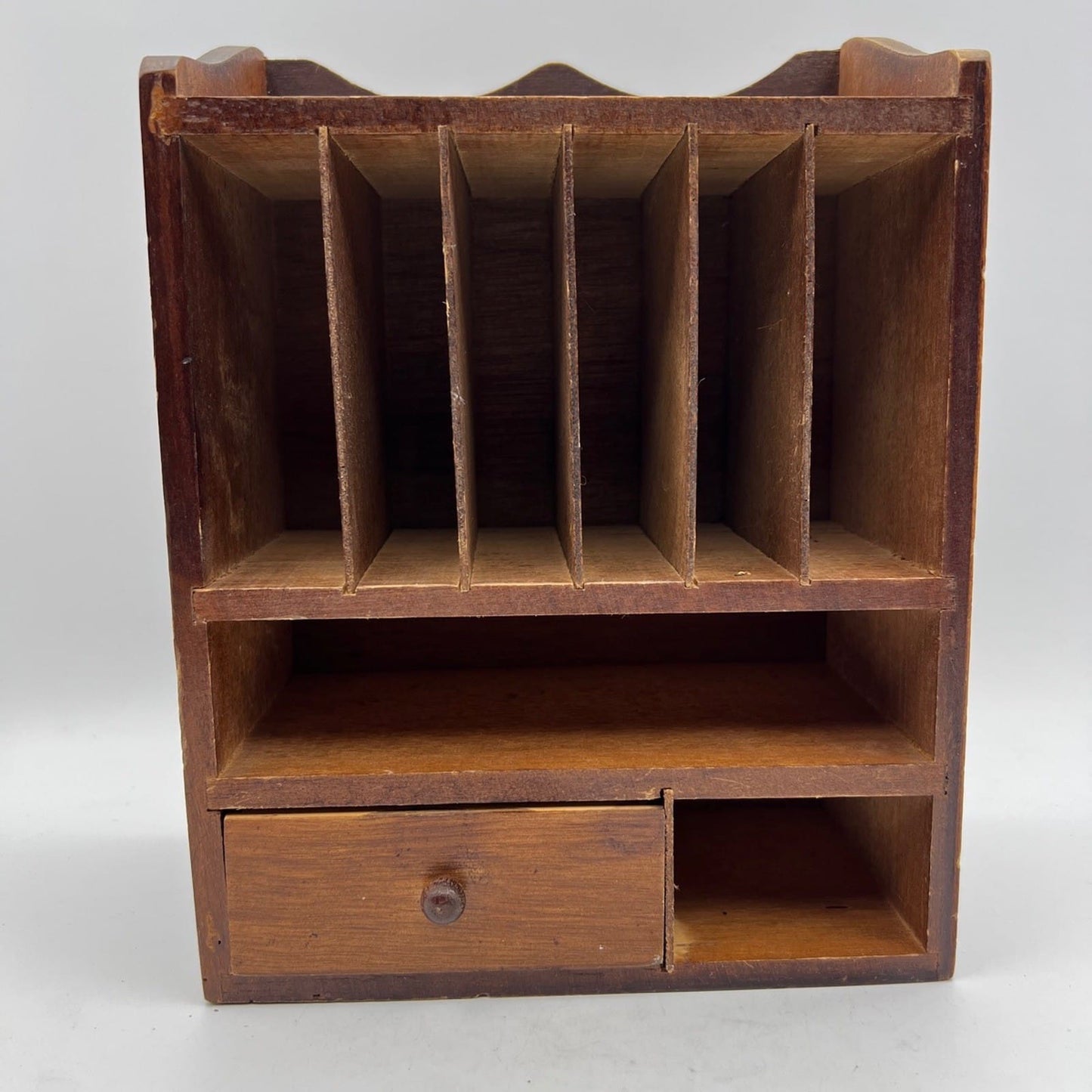 Piccola Mensola Schedario da Scrivania  Espositore da parete in legno vintage Categoria  Mensole