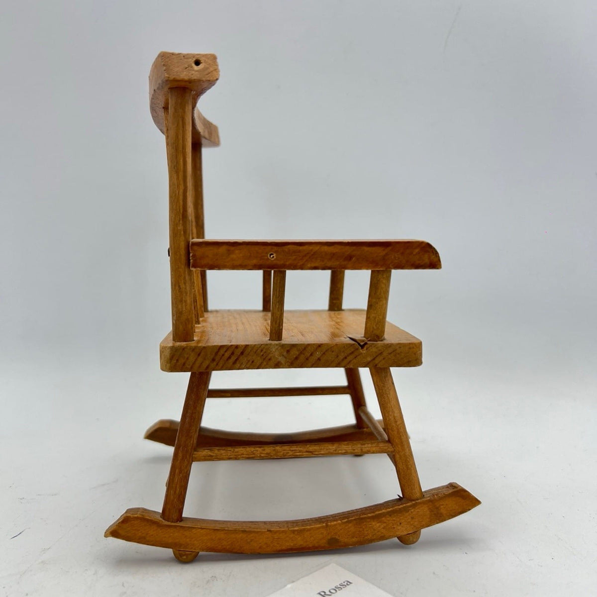 Piccola Sedia a dondolo in miniatura legno per casa delle bambole stile antica Categoria  Giocattoli vintage