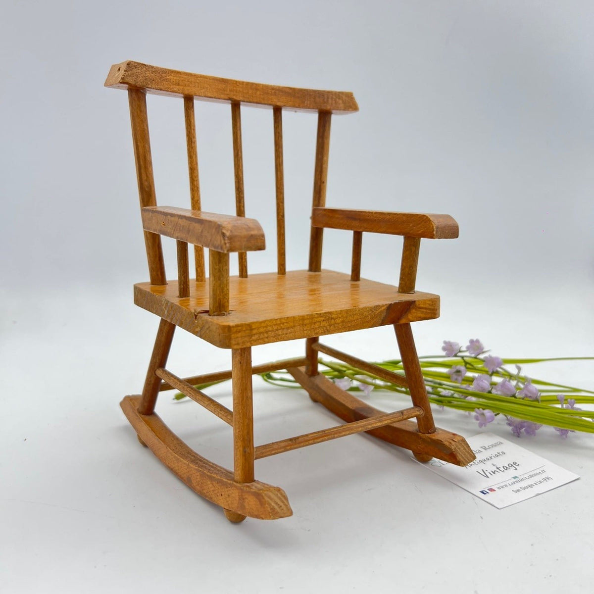 Piccola Sedia a dondolo in miniatura legno per casa delle bambole stile antica Categoria  Giocattoli vintage
