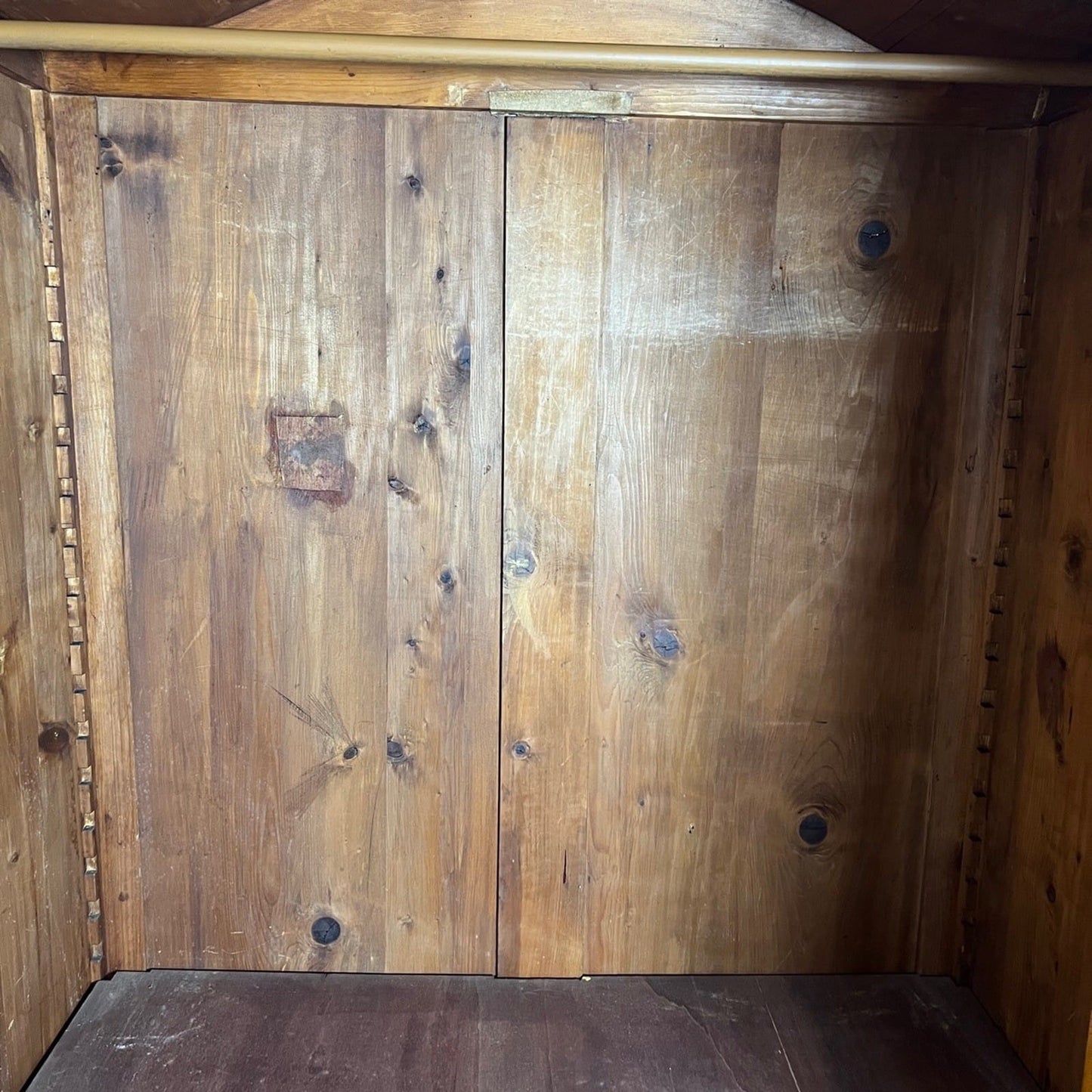Piccolo Armadio guardaroba antico 2 ante armadietto epoca 800 in legno di noce Categoria  Servante - Servantini