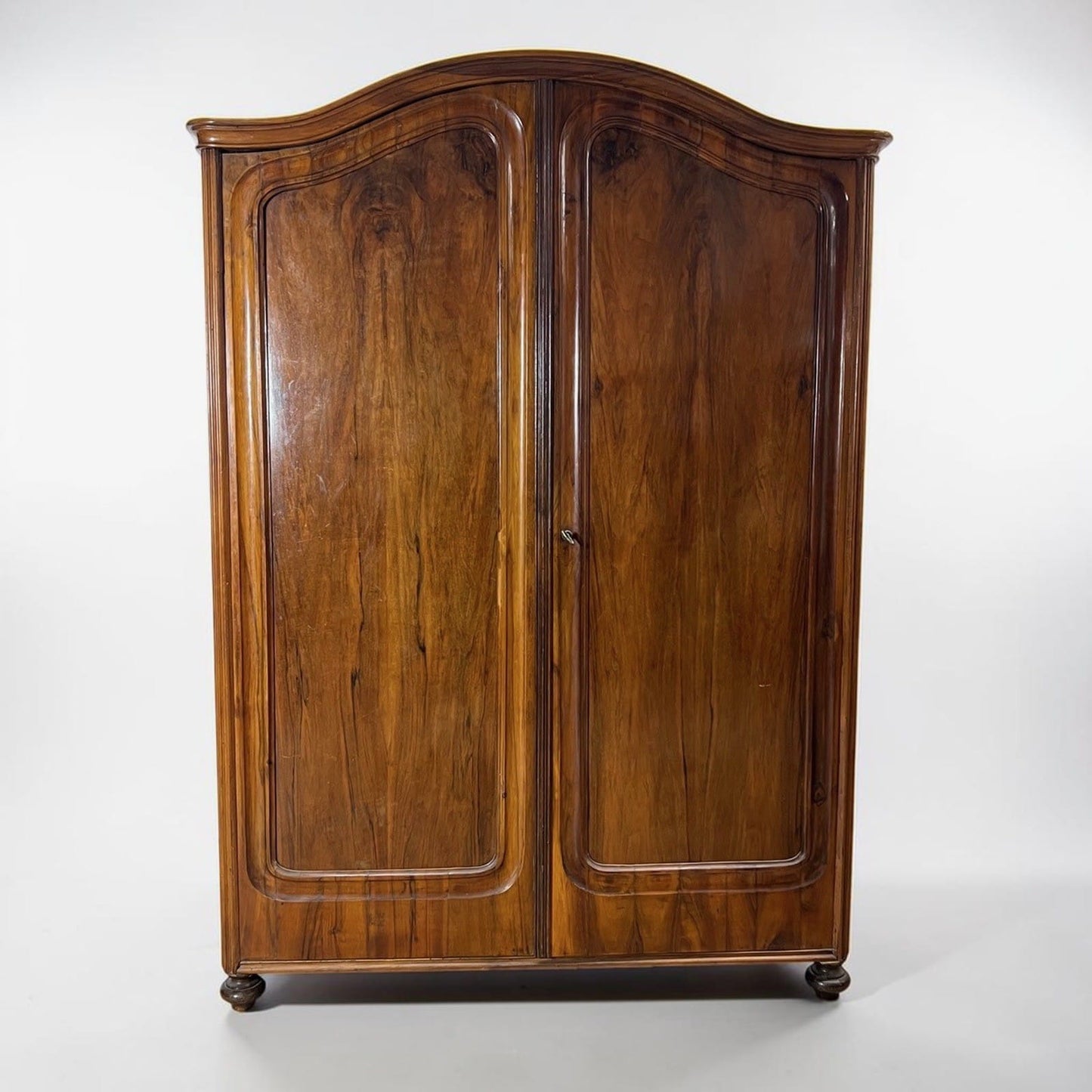 Piccolo Armadio guardaroba antico 2 ante armadietto epoca 800 in legno di noce Categoria  Servante - Servantini