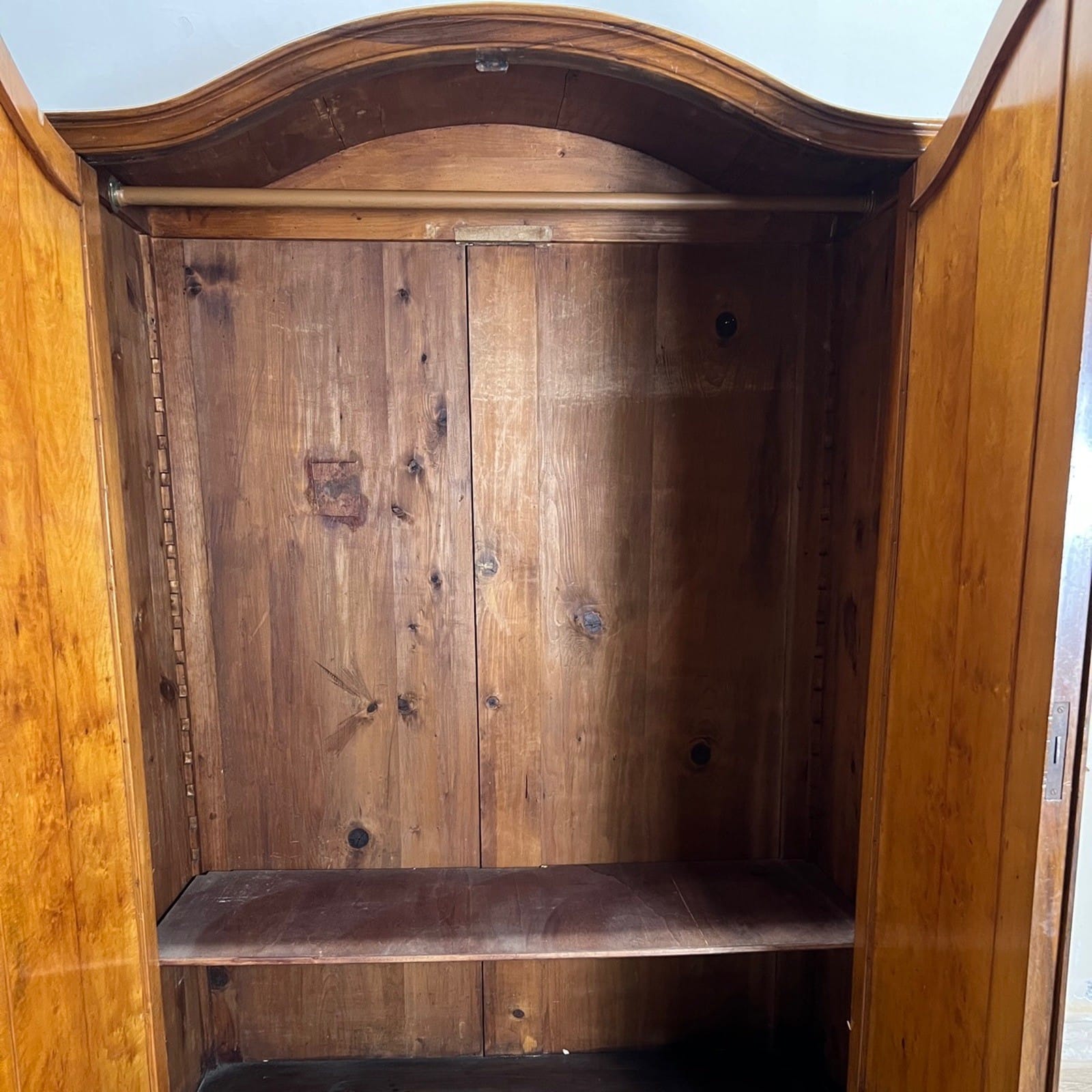 Piccolo Armadio guardaroba antico 2 ante armadietto epoca 800 in legno di noce Categoria  Servante - Servantini