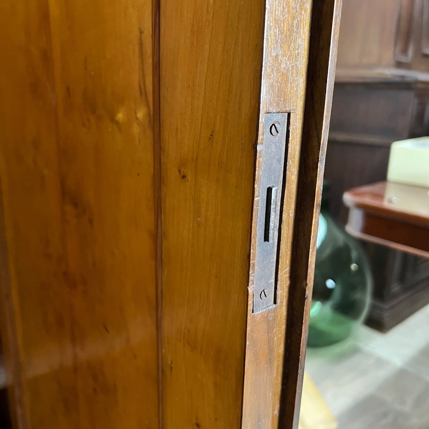 Piccolo Armadio guardaroba antico 2 ante armadietto epoca 800 in legno di noce Categoria  Servante - Servantini