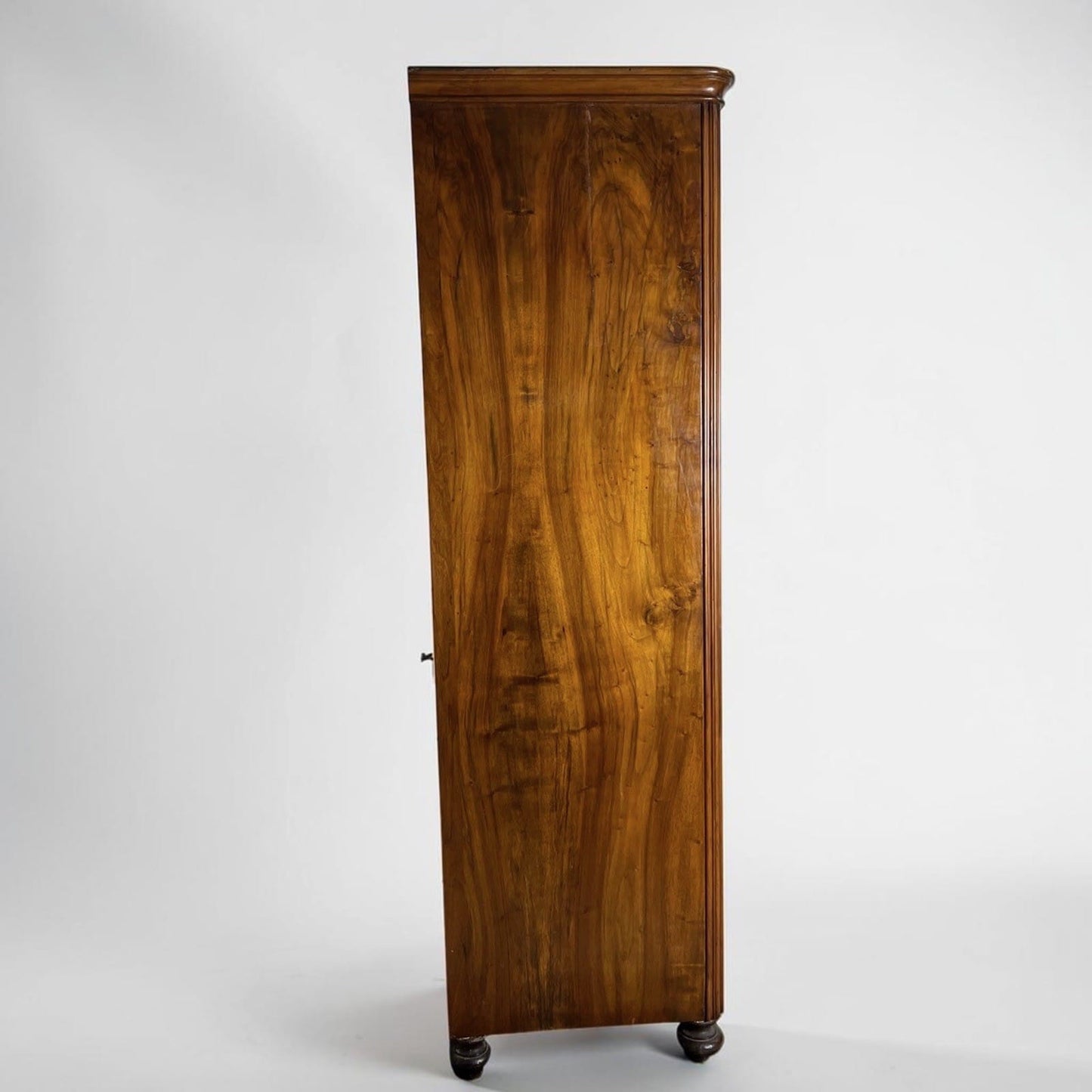 Piccolo Armadio guardaroba antico 2 ante armadietto epoca 800 in legno di noce Categoria  Servante - Servantini