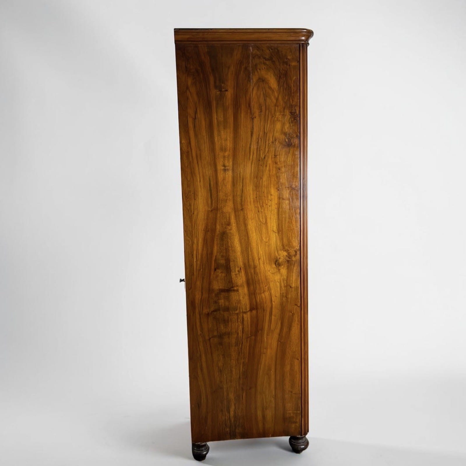 Piccolo Armadio guardaroba antico 2 ante armadietto epoca 800 in legno di noce Categoria  Servante - Servantini