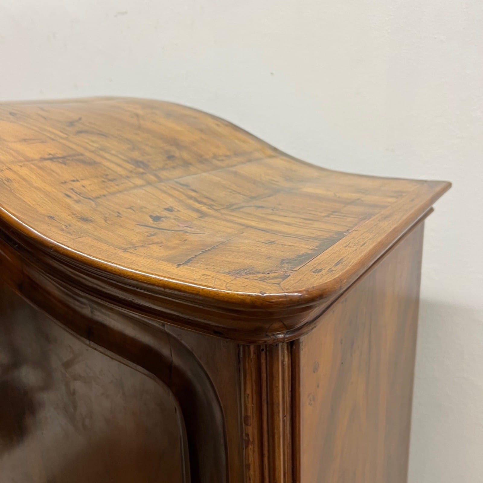 Piccolo Armadio guardaroba antico 2 ante armadietto epoca 800 in legno di noce Categoria  Servante - Servantini