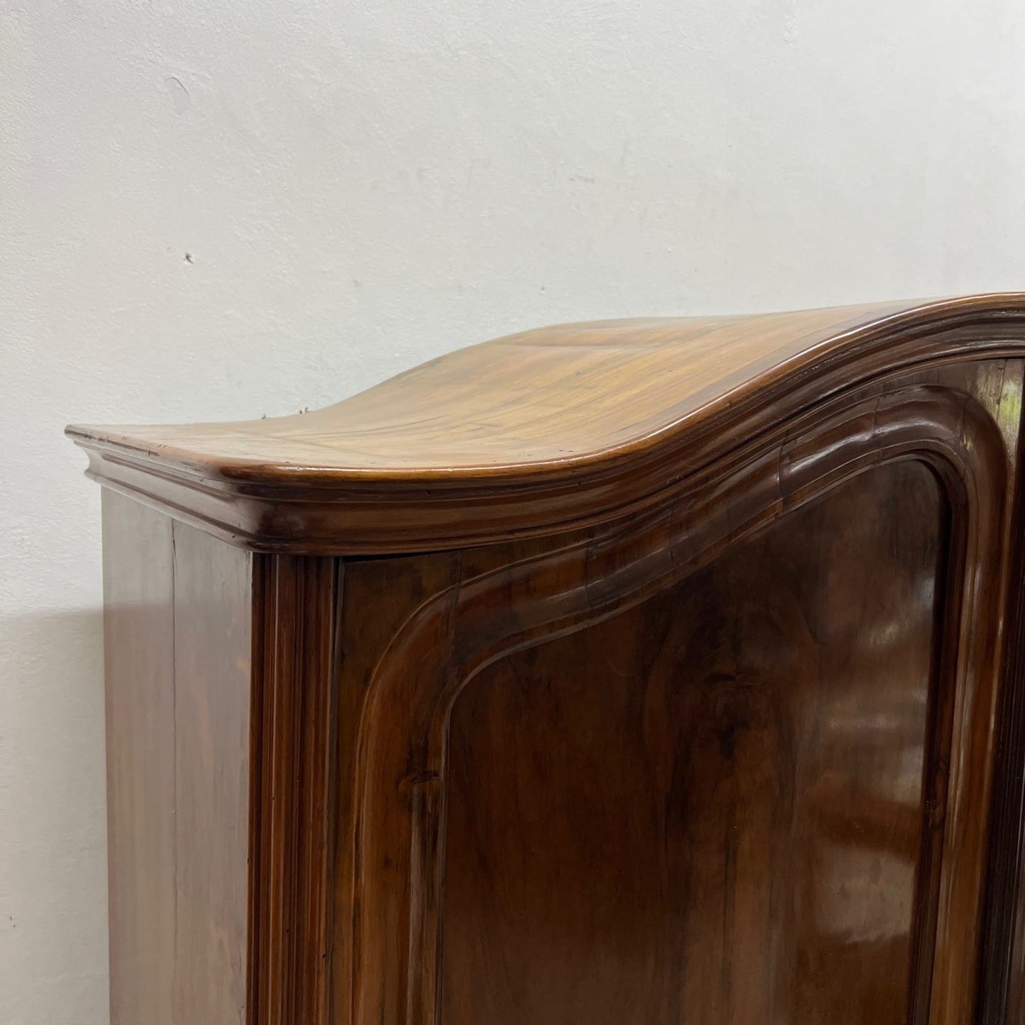 Piccolo Armadio guardaroba antico 2 ante armadietto epoca 800 in legno di noce Categoria  Servante - Servantini