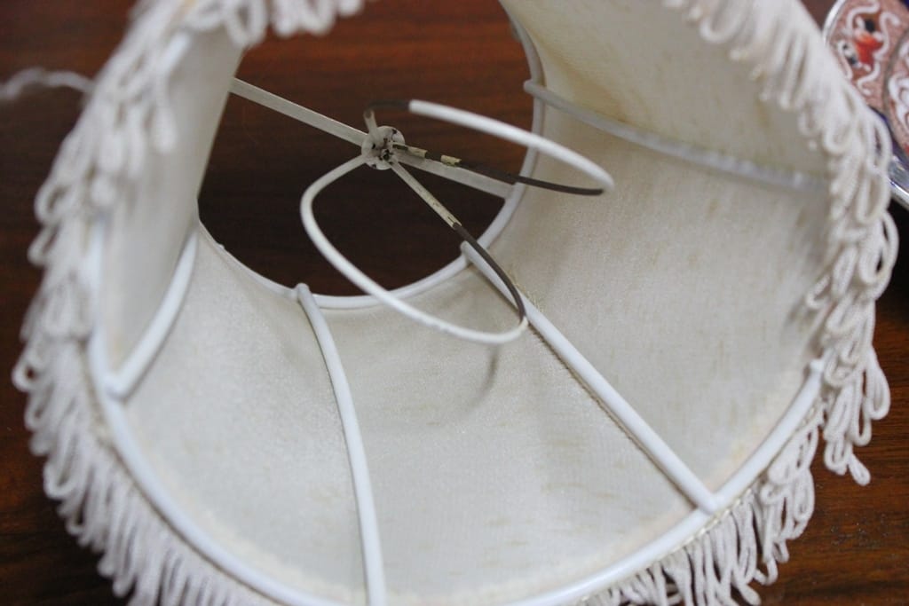PICCOLO PARALUME VINTAGE IN STOFFA H 11 cm / VECCHIO ACCESSORO PER APPLIQUE Categoria  Lampade Appliques