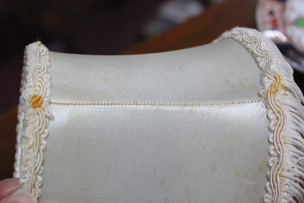 PICCOLO PARALUME VINTAGE IN STOFFA H 11 cm / VECCHIO ACCESSORO PER APPLIQUE Categoria  Lampade Appliques