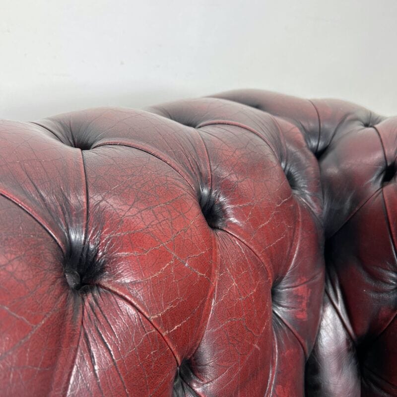 Poltrona in pelle Bordeaux inglese chesterfield chester originale vintage usata Categoria  Arredamento