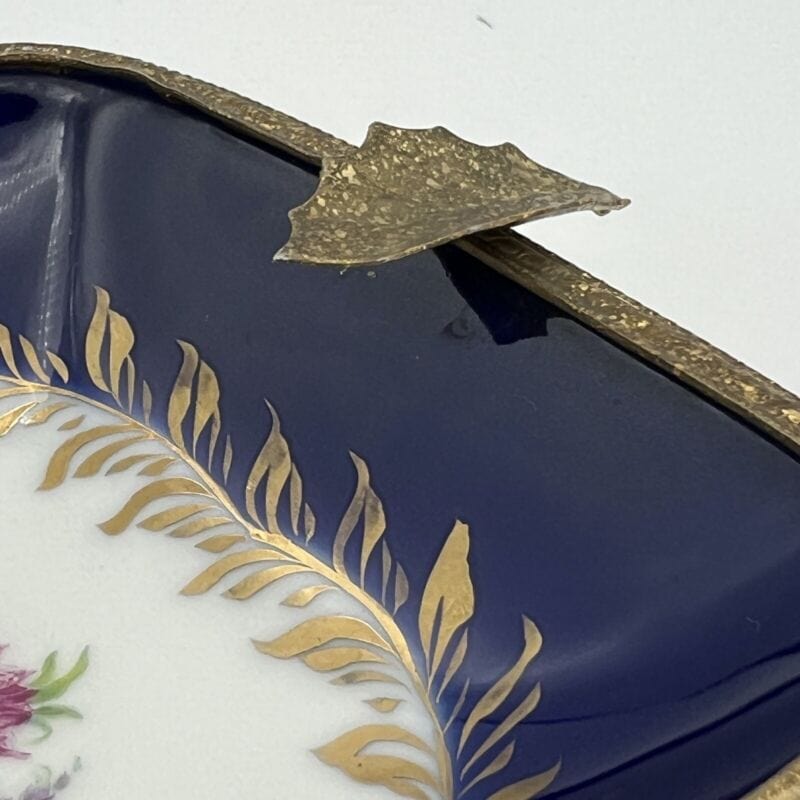Portacenere vintage posacenere antico in porcellana Limoges decoro fiori e oro Categoria  Oggetti per fumatori