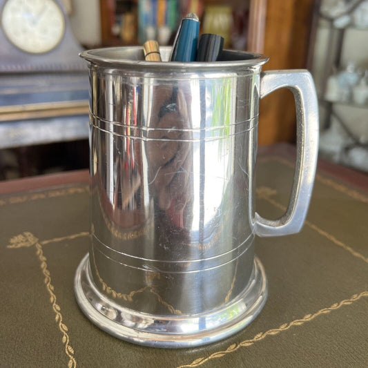 Portapenne da scrivania antico in metallo peltro boccale Sheffield 900 inglese Categoria  Sheffield & Argento