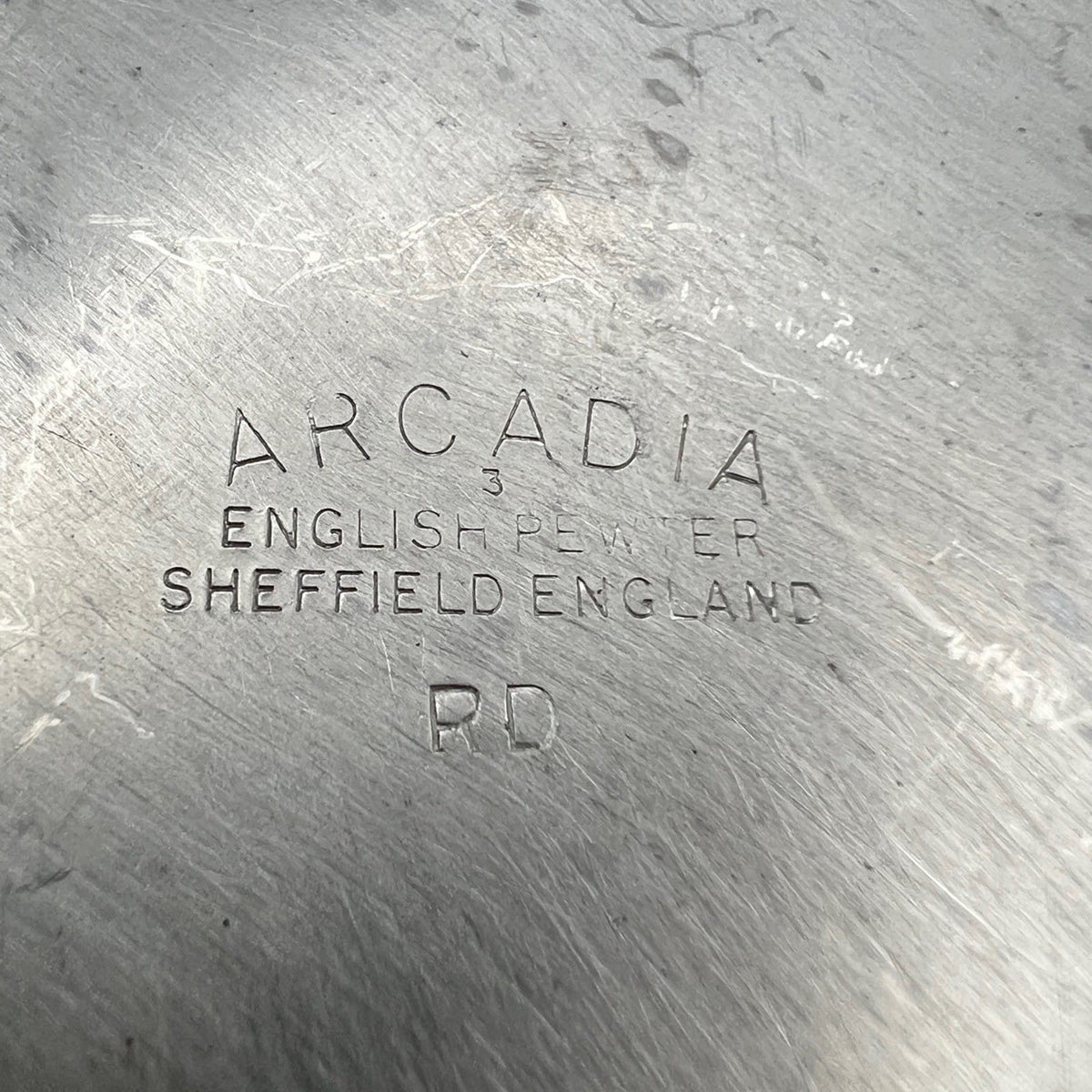 Portapenne da scrivania antico in metallo peltro boccale Sheffield 900 inglese L Categoria  Sheffield & Argento