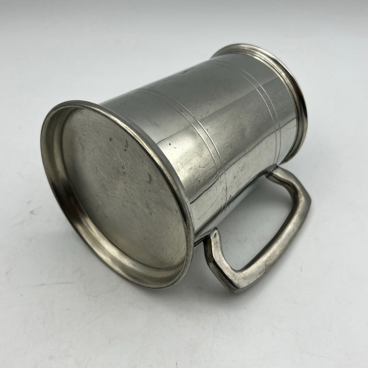 Portapenne da scrivania antico in metallo peltro boccale Sheffield 900 inglese L Categoria  Sheffield & Argento