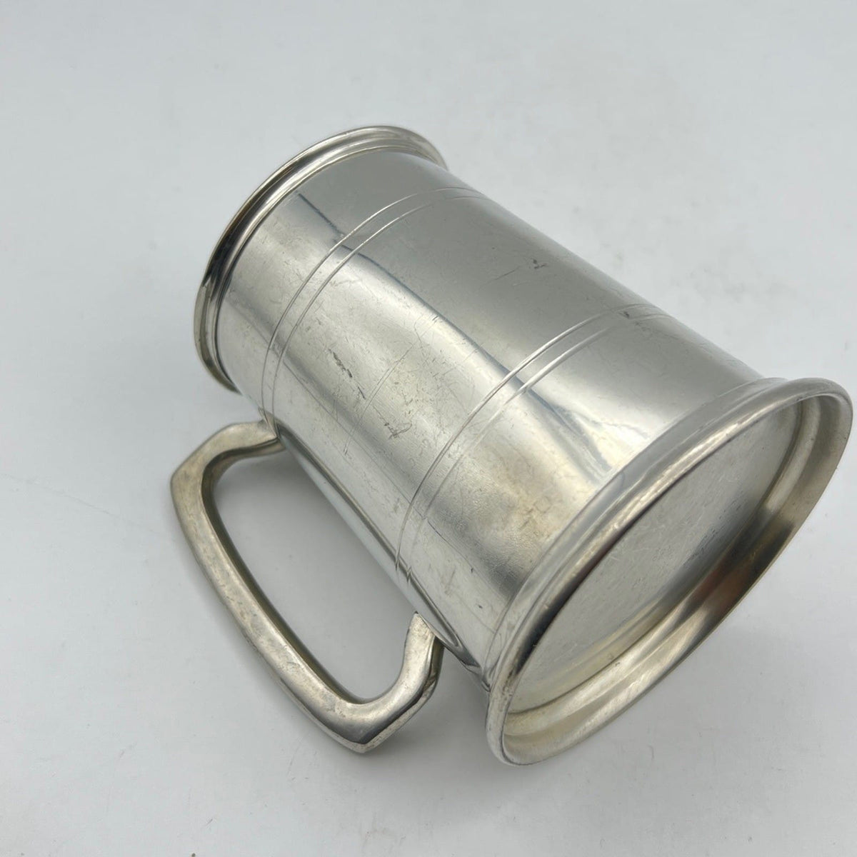 Portapenne da scrivania antico in metallo peltro boccale Sheffield 900 inglese L Categoria  Sheffield & Argento