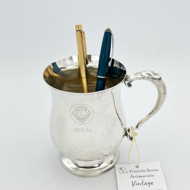 Portapenne da scrivania in argento silverplate  boccale Club Lions 1977 1978 Categoria  Sheffield & Argento