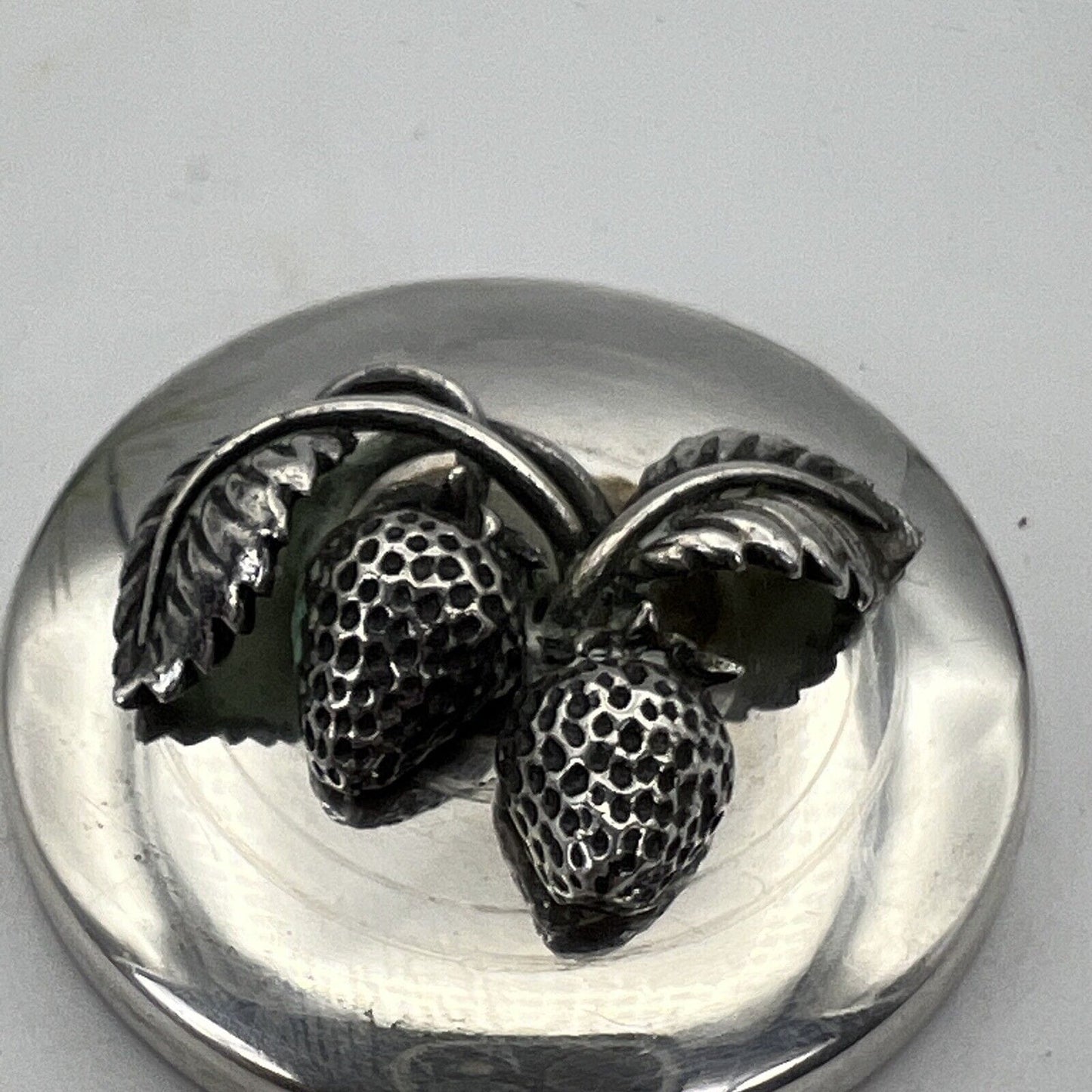 Portapillole Vintage in Argento 800 Raspini Scatolina anni 70 con Fragole Categoria  Sheffield & Argento