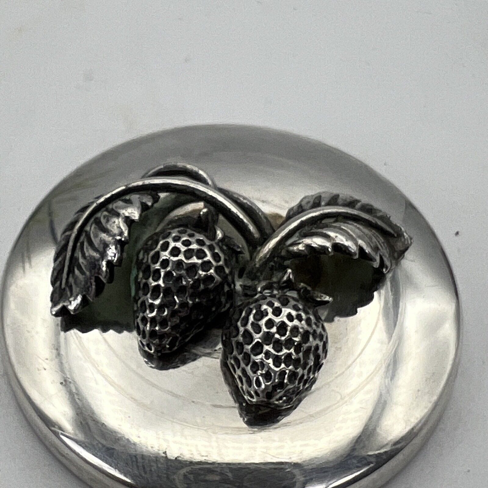 Portapillole Vintage in Argento 800 Raspini Scatolina anni 70 con Fragole Categoria  Sheffield & Argento